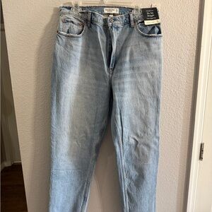 NWT Abercrombie & Fitch Light Blue Relaxed Women’s Jeans
